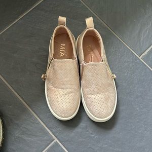 Mia kids size 2 rose gold sneakers